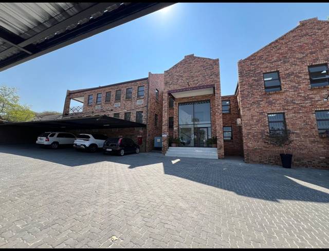 145M² OFFICE TO LET IN RANDPARK RIDGE